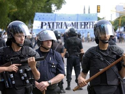 argentina economy crisis police
