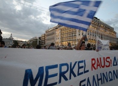 greece-financial-crisis-255-390x285